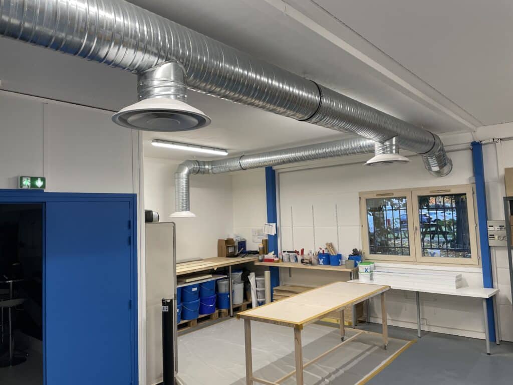Réseaux d’extraction et d’air neuf pour des salles de formations sur des produits d’étanchéités chez TRIFLEX à MASSY